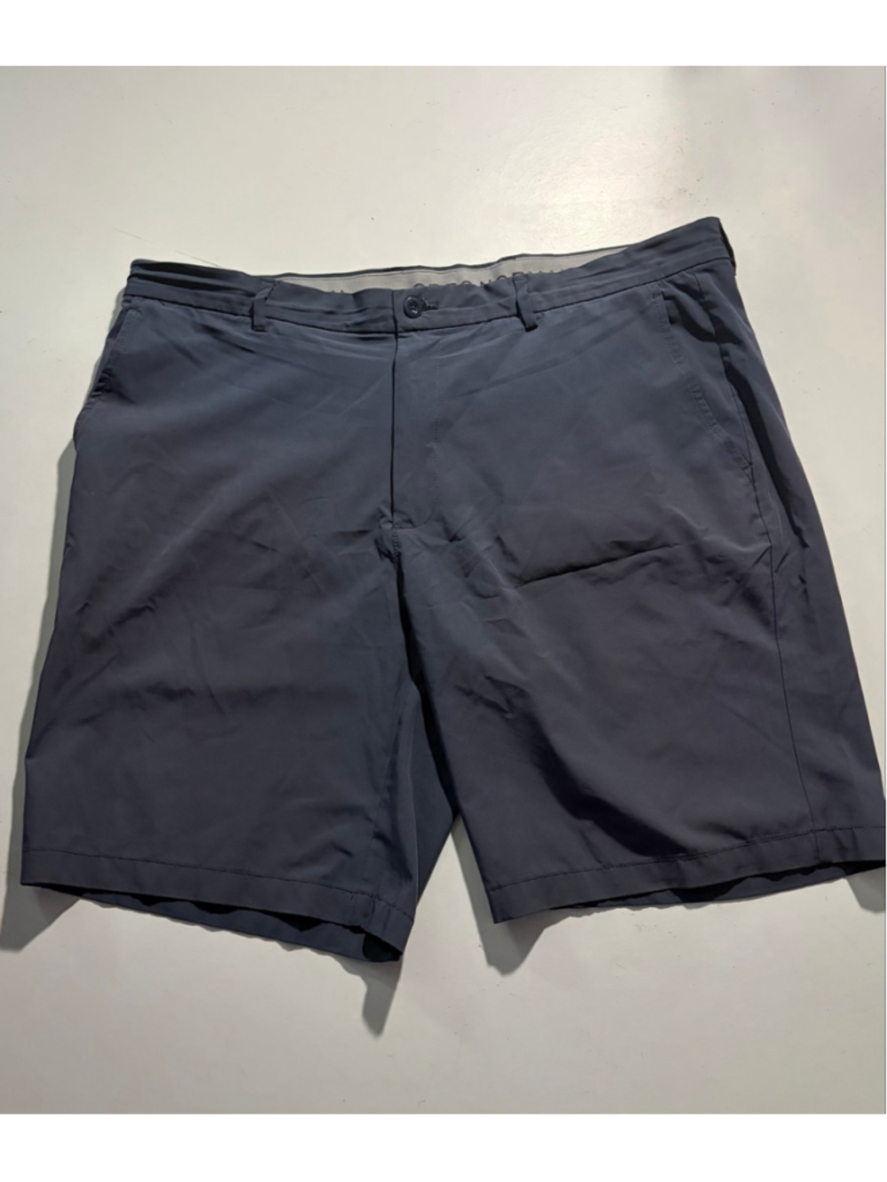 Men's Greg Norman Flat Front Shorts Waist 38 Navy
273 - Picture 2 of 8